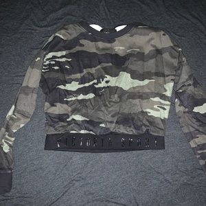 VS sport crew neck cropped top pull over